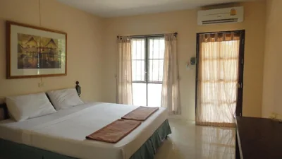 Camera matrimoniale con vista giardino — Tropical Garden Bungalow