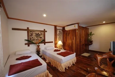 Camera tripla con balcone — Tropical Garden Bungalow